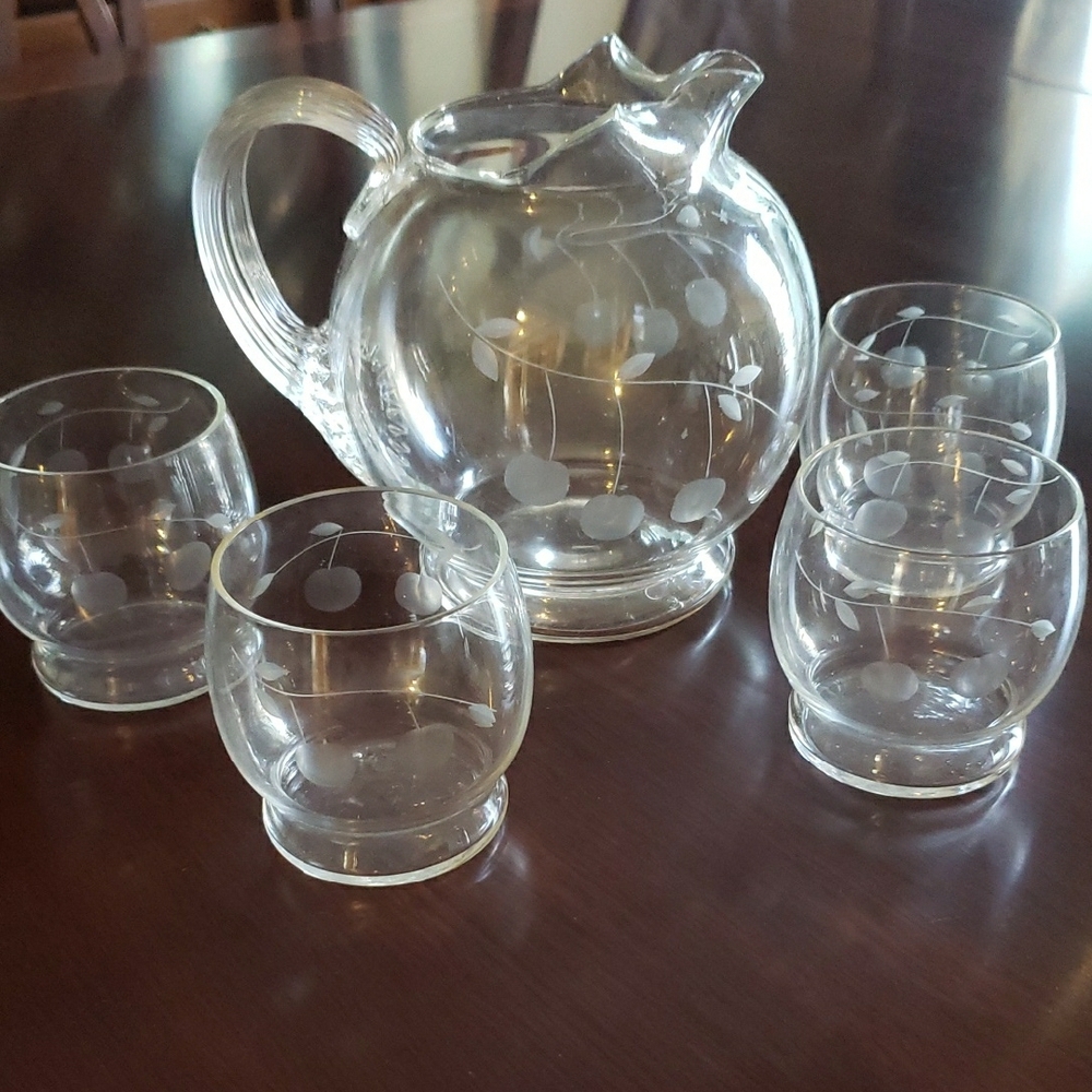 Vtg Bar Set- Etched Cherries Glass Mixing Pitcher and Roly Poly Glassware (4)